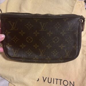 Louis Vuitton  Monogram pochette